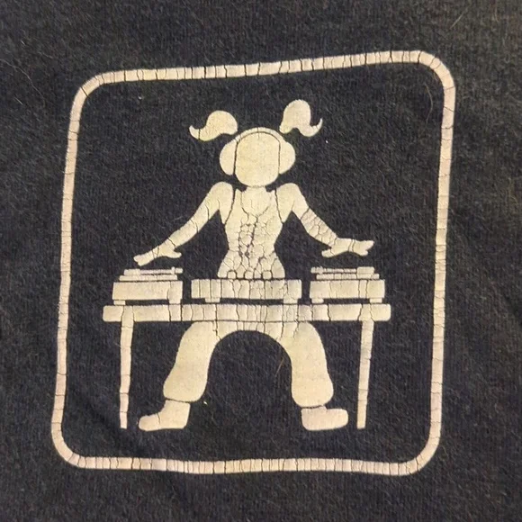 SOLDFemale D.J t shirt vintage over 2o years old cracking in graphic RARE - Picture 2 of 3